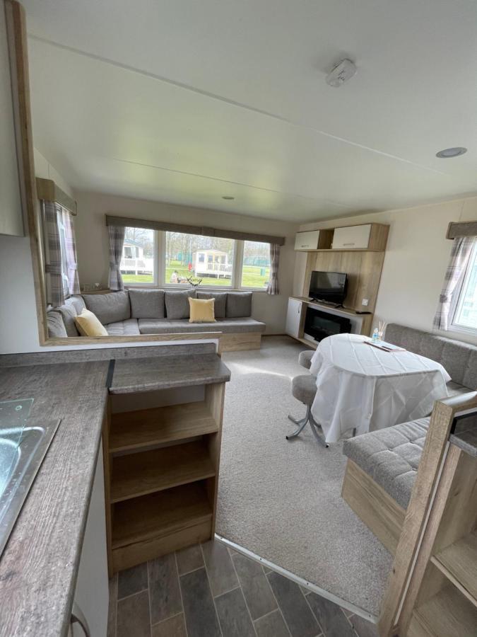 Beautiful 3-Bed Caravan Situated On Lakeland Haven Grange-over-Sands Eksteriør billede